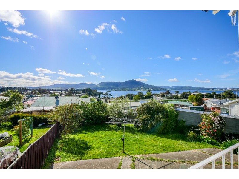 15 Pekurn Crescent, Berriedale TAS 7011