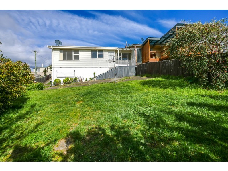 15 Pekurn Crescent, Berriedale TAS 7011