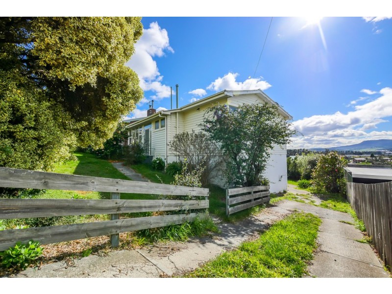 15 Pekurn Crescent, Berriedale TAS 7011