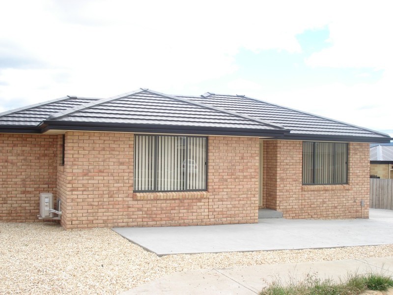 2/7 Alice Place, Brighton TAS 7030