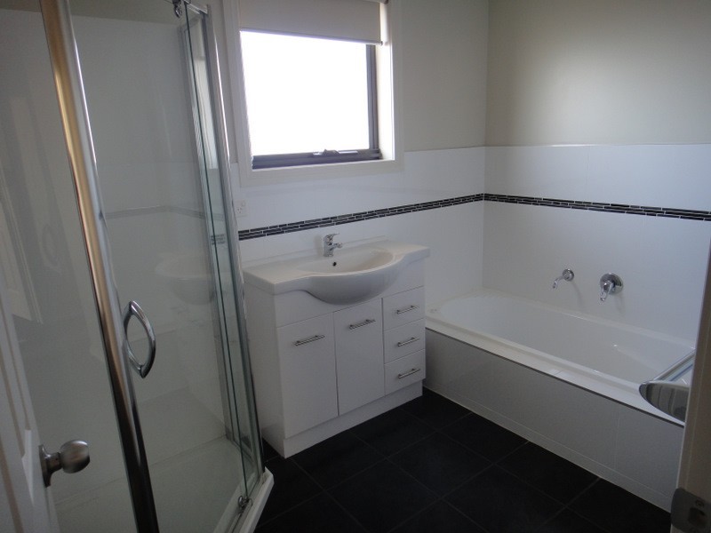 2/7 Alice Place, Brighton TAS 7030