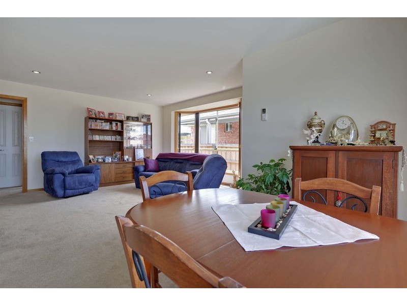 2/9 Henry Place, Brighton TAS 7030