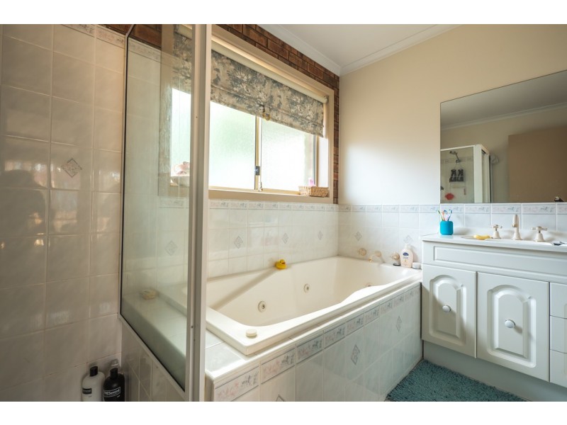 14 Clives Avenue, Old Beach TAS 7017