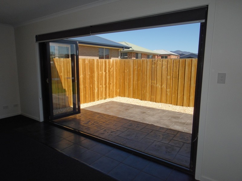 2/19 Alice Place, Brighton TAS 7030