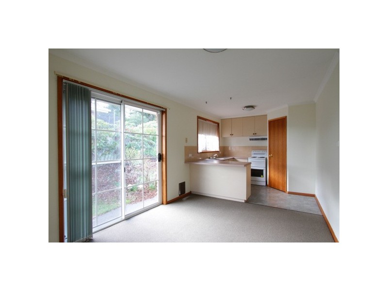 3/135 Malunna Road, Lindisfarne TAS 7015