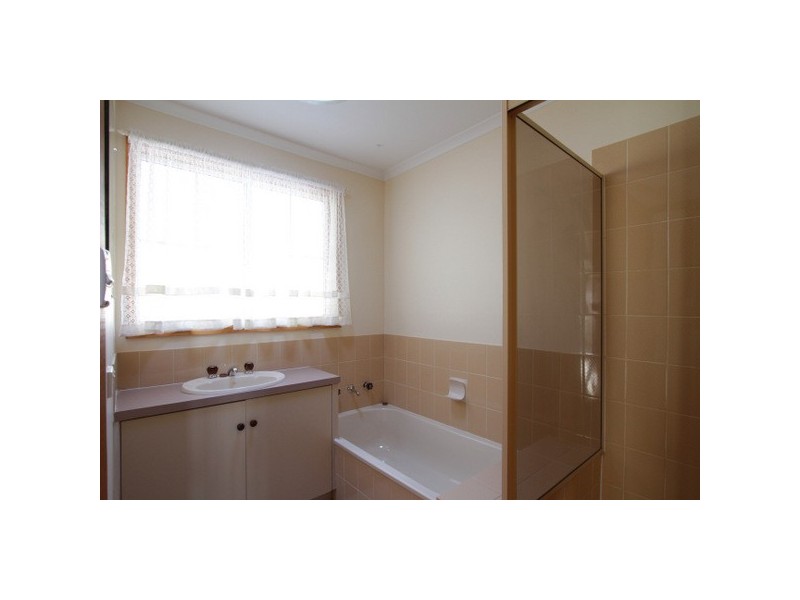 3/135 Malunna Road, Lindisfarne TAS 7015