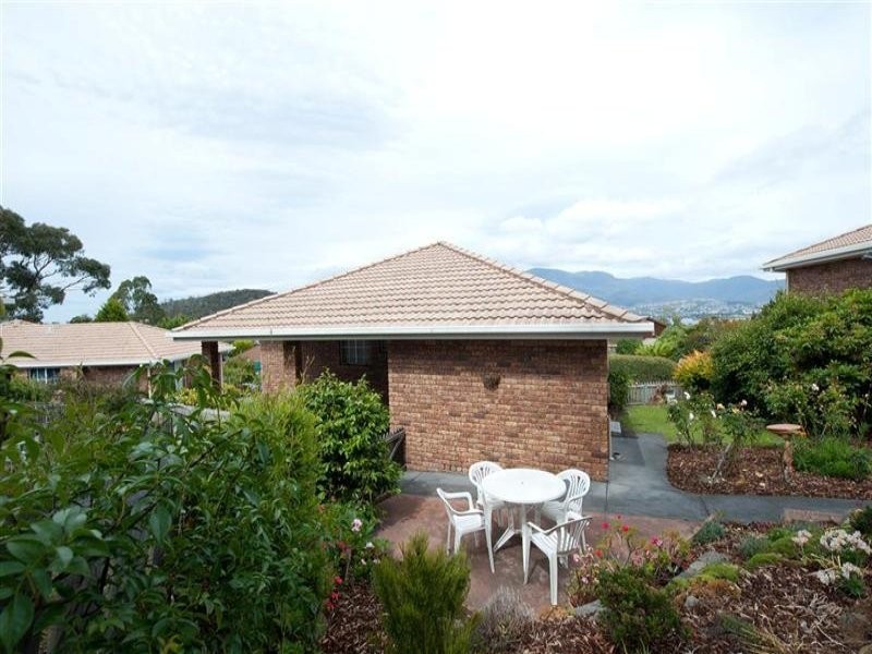 3/135 Malunna Road, Lindisfarne TAS 7015