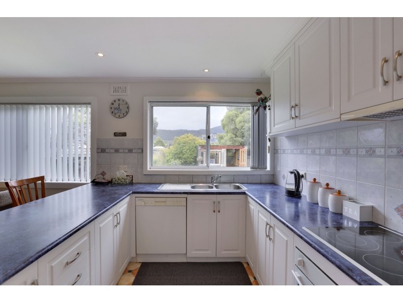 27 Leighland Road, Claremont TAS 7011