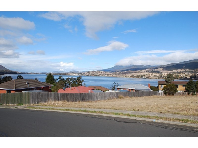 32 Thompson Crescent, Bridgewater TAS 7030