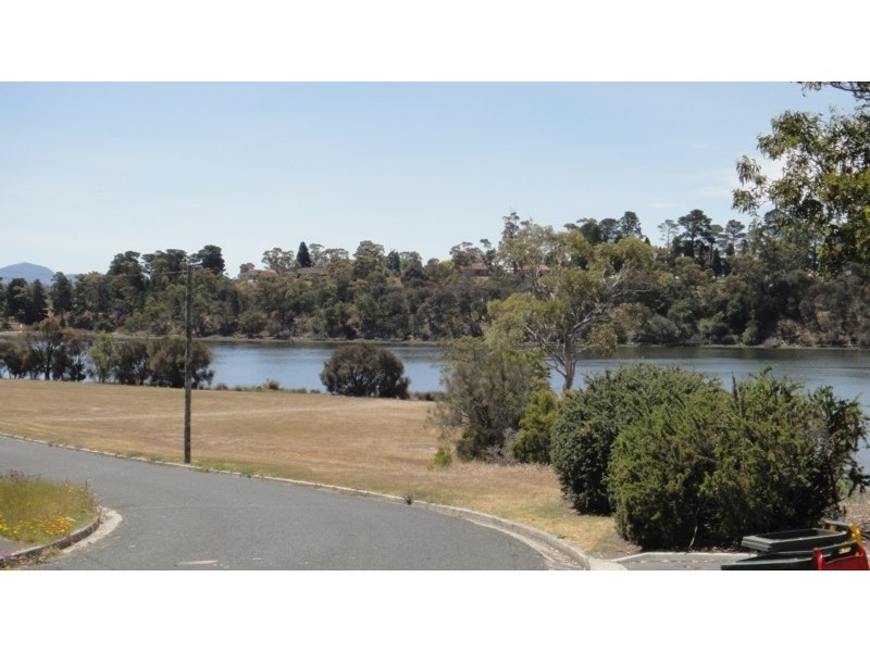 28 Curlew Parade, Claremont TAS 7011