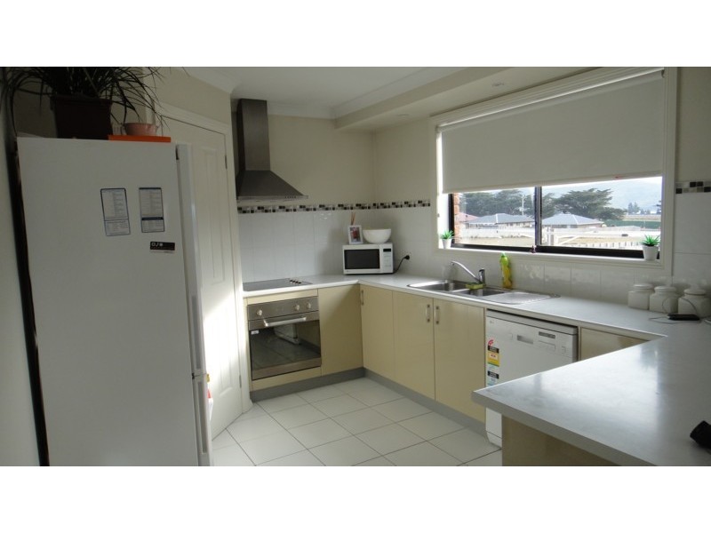 2/18 burrows avenue, Brighton TAS 7030