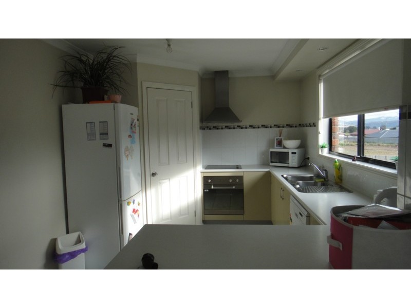 2/18A Burrows Ave, Brighton TAS 7030