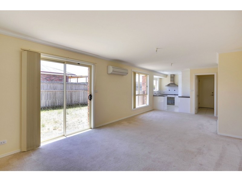 2/11 Lucas Place, Brighton TAS 7030