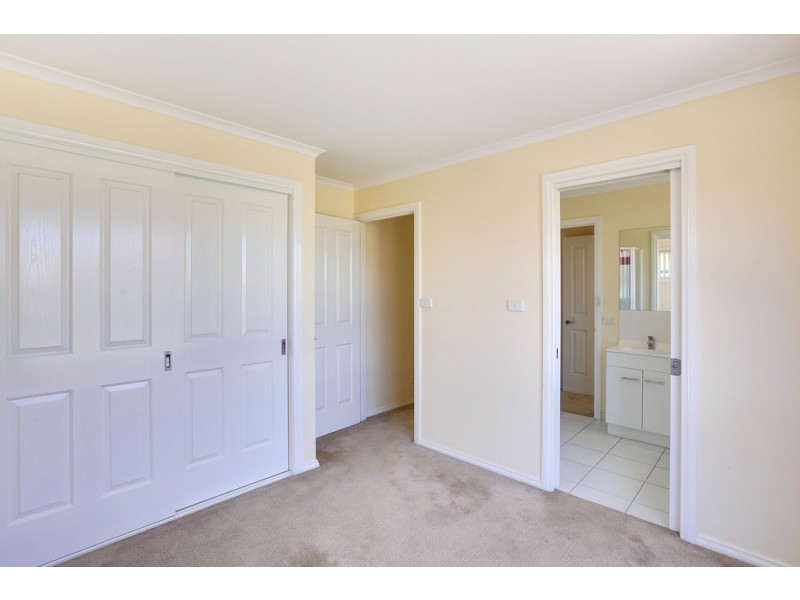 2/11 Lucas Place, Brighton TAS 7030