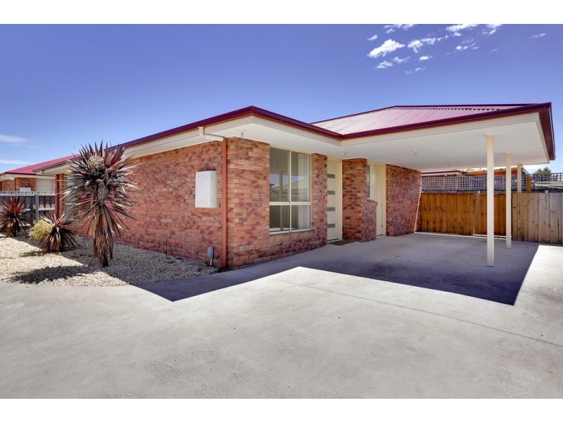 2/11 Lucas Place, Brighton TAS 7030