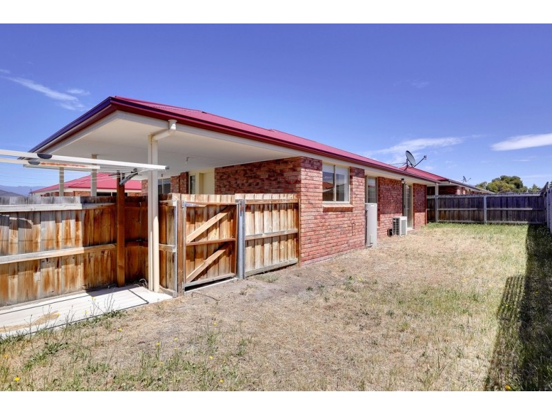 2/11 Lucas Place, Brighton TAS 7030