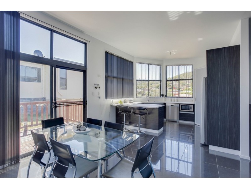 2/22 Dumbarton Drive, Geilston Bay TAS 7015