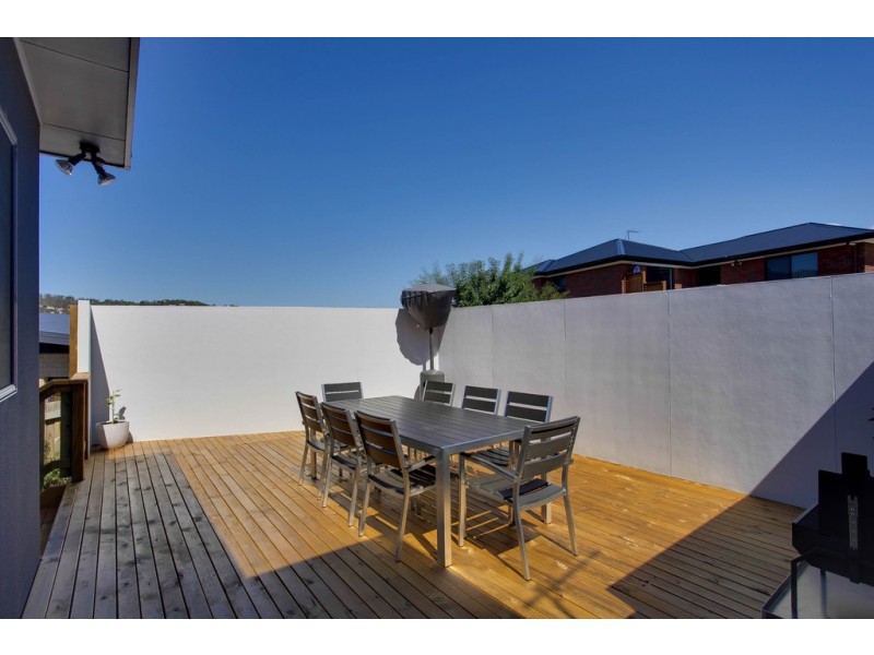 2/22 Dumbarton Drive, Geilston Bay TAS 7015