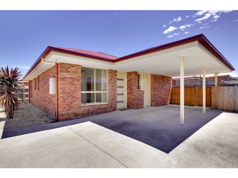 2/11 Lucas Place, Brighton TAS 7030