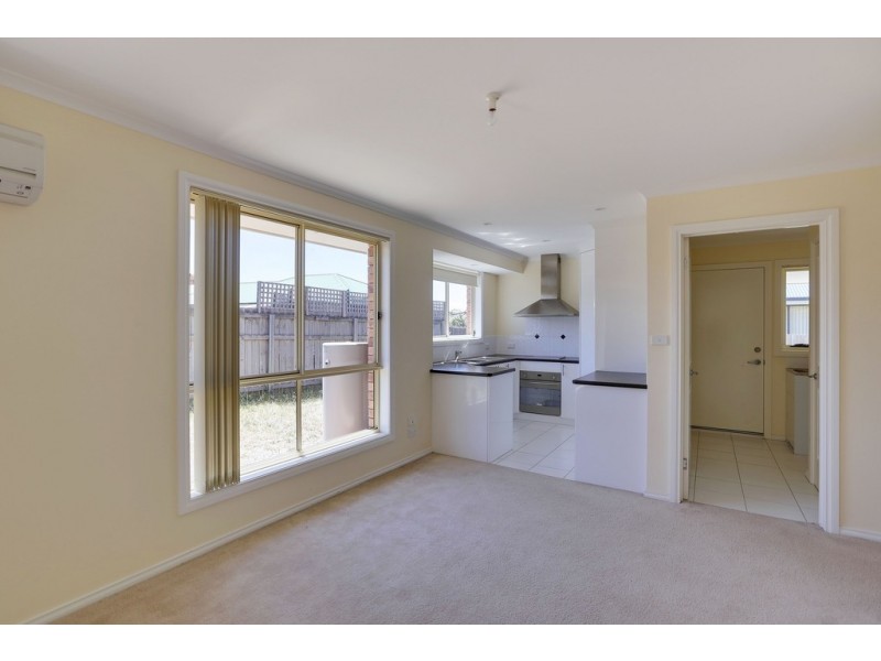 2/11 Lucas Place, Brighton TAS 7030