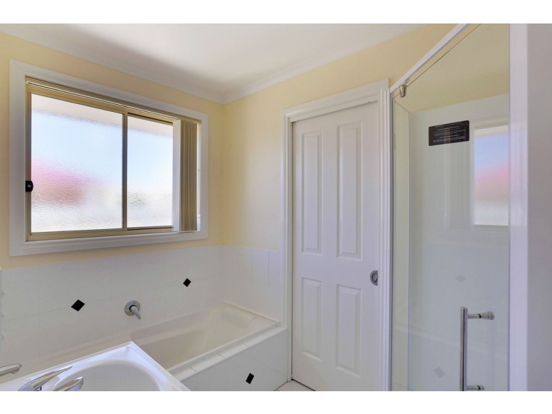 2/11 Lucas Place, Brighton TAS 7030