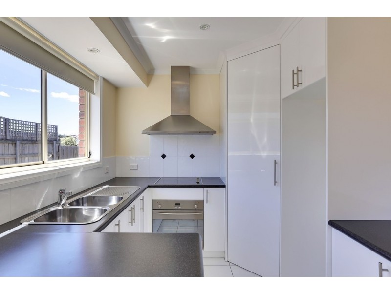 2/11 Lucas Place, Brighton TAS 7030