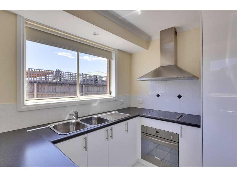 2/11 Lucas Place, Brighton TAS 7030