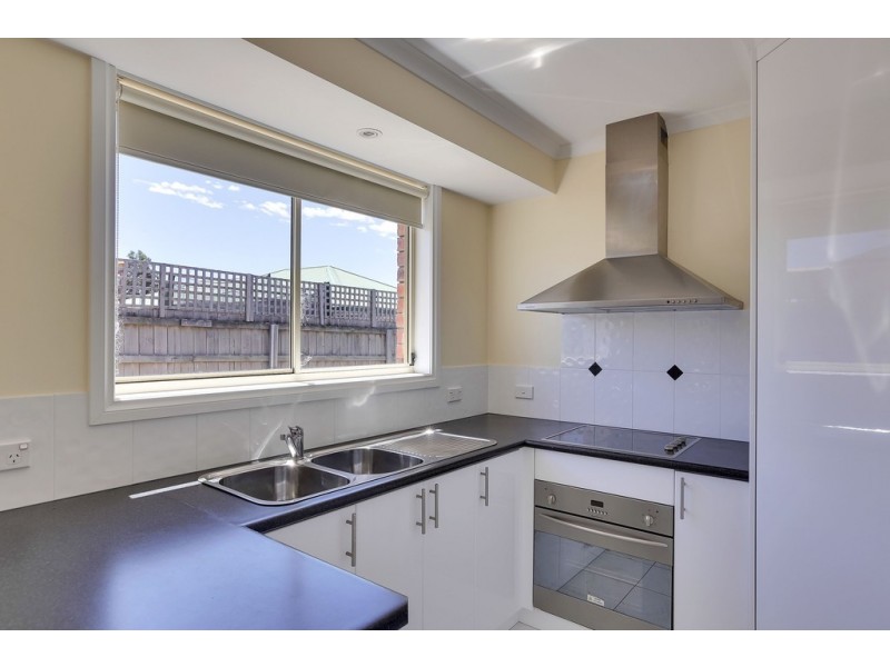 2/11 Lucas Place, Brighton TAS 7030