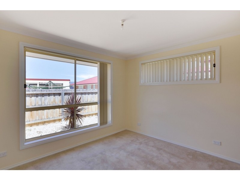 2/11 Lucas Place, Brighton TAS 7030