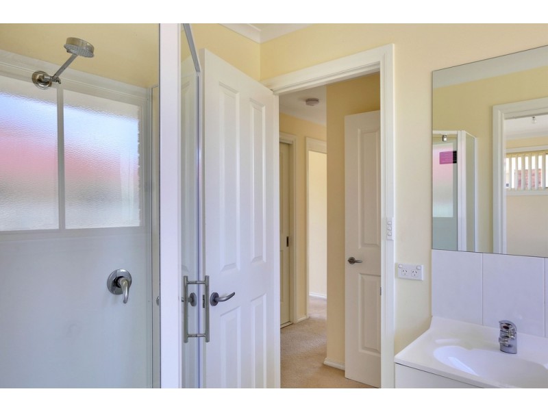 2/11 Lucas Place, Brighton TAS 7030