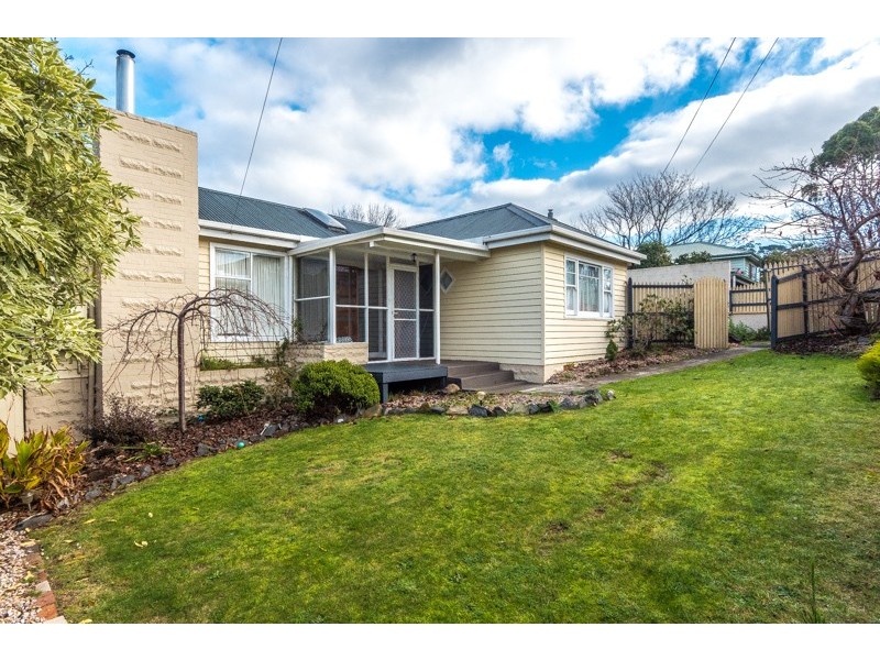 8 Amaroo Road, Austins Ferry TAS 7011