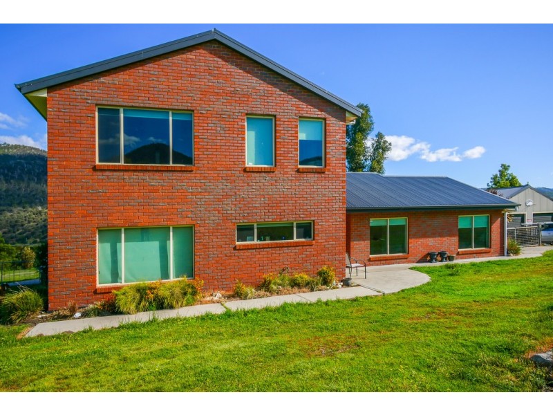 10 Narcissus Avenue, Dromedary TAS 7030