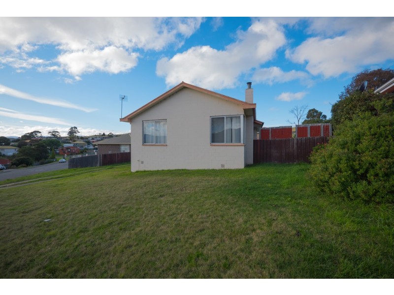 8 Calvert Crescent, Herdsmans Cove TAS 7030