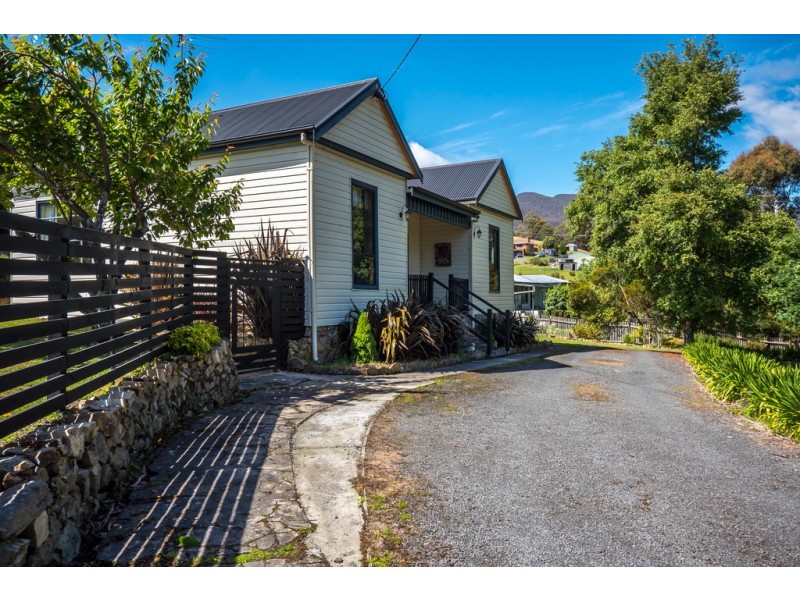 2 Hall Road, Collinsvale TAS 7012