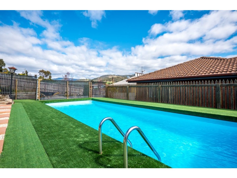 16 Lachlan Road, New Norfolk TAS 7140