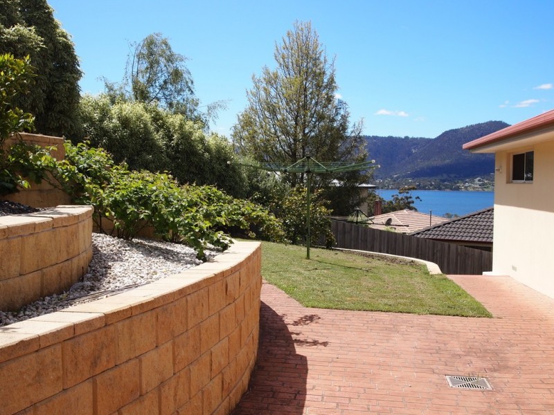 10 Chablis Crt, Berriedale TAS 7011
