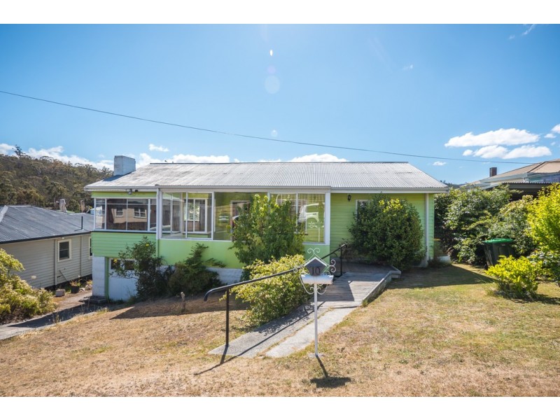 10 Lowanna Road, Lindisfarne TAS 7015