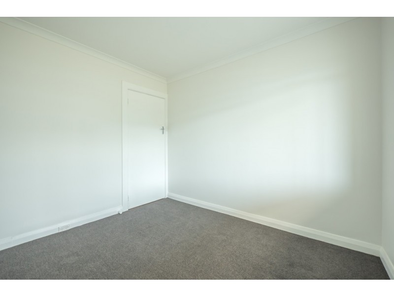 10 Lowanna Road, Lindisfarne TAS 7015