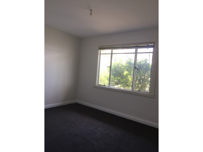 10 Lowanna Road, Lindisfarne TAS 7015