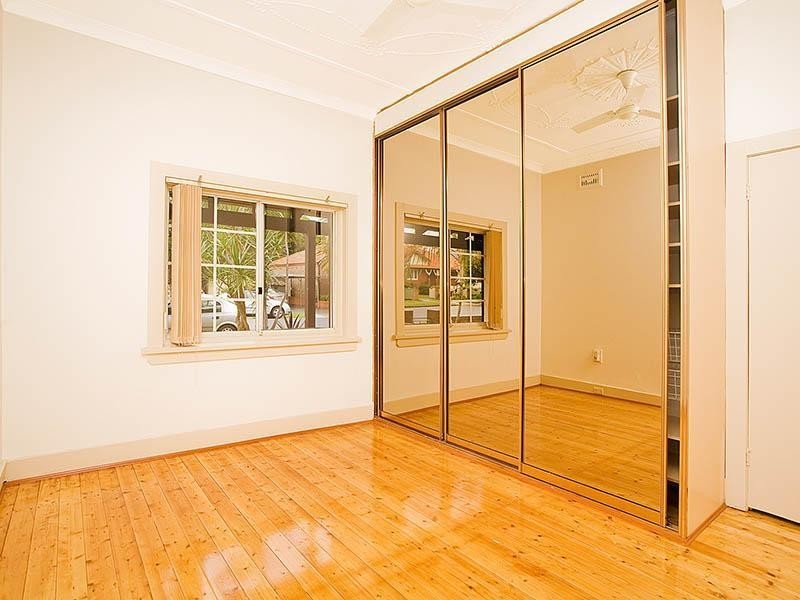 6 COLVIN AVENUE, Carlton NSW 2218