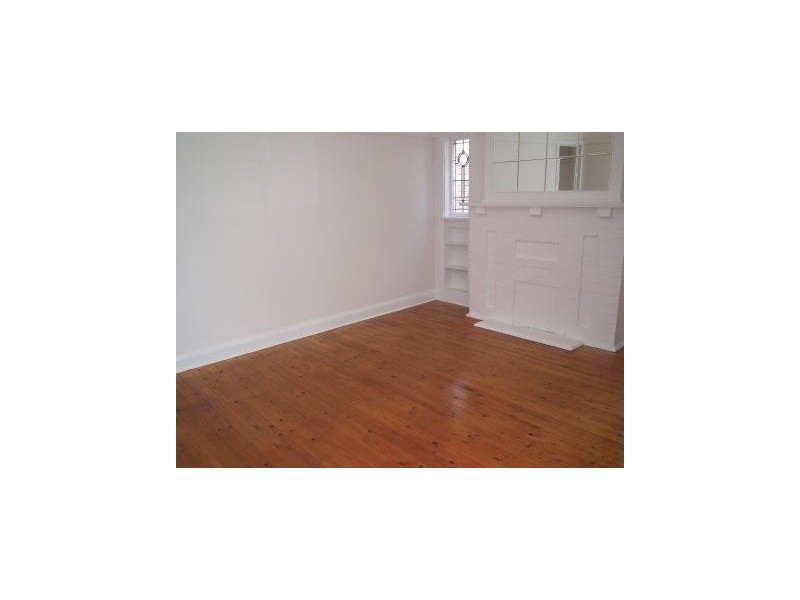 37 Robinson, Eastlakes NSW 2018