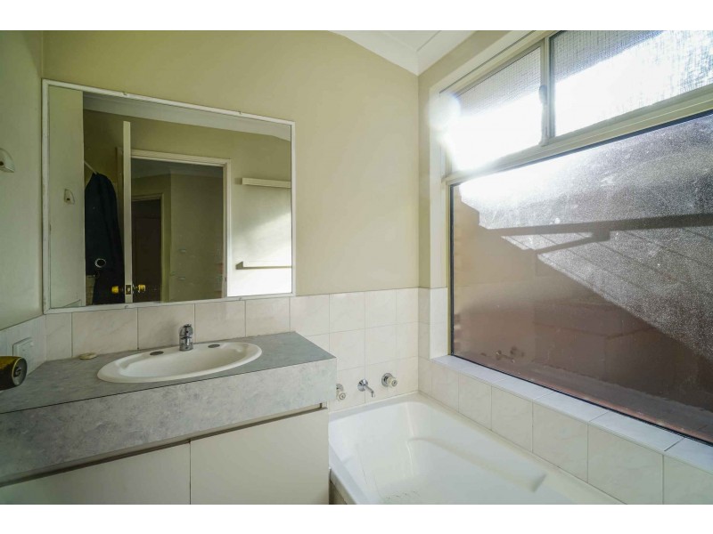 2/69 Queen Street, Bentley WA 6102