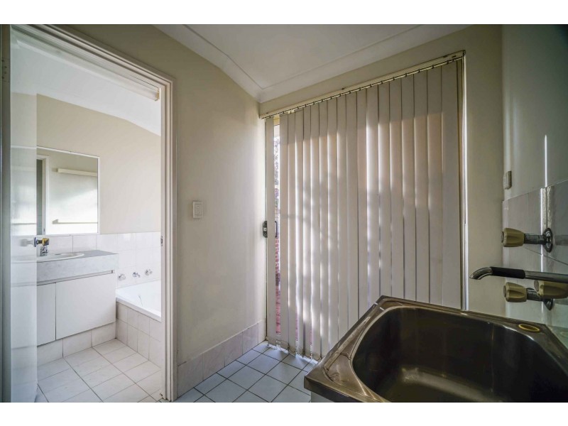 2/69 Queen Street, Bentley WA 6102