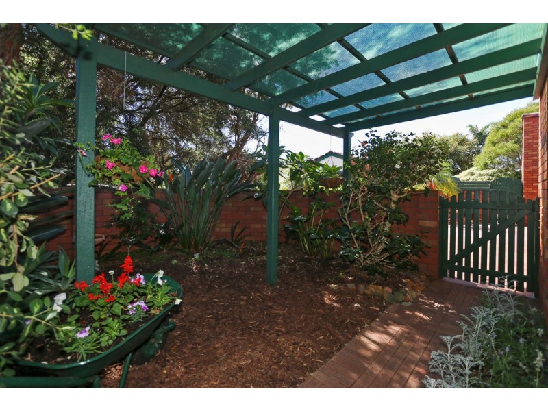 4/3 Padbury Court, Eden Hill WA 6054