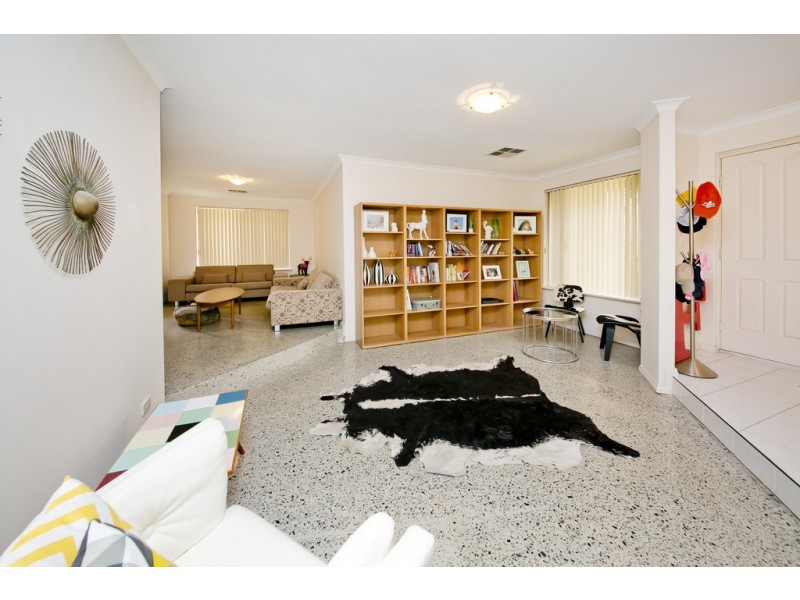 10 Longstaff Gardens, Dianella WA 6059