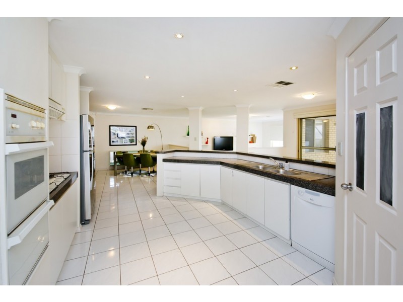 10 Longstaff Gardens, Dianella WA 6059