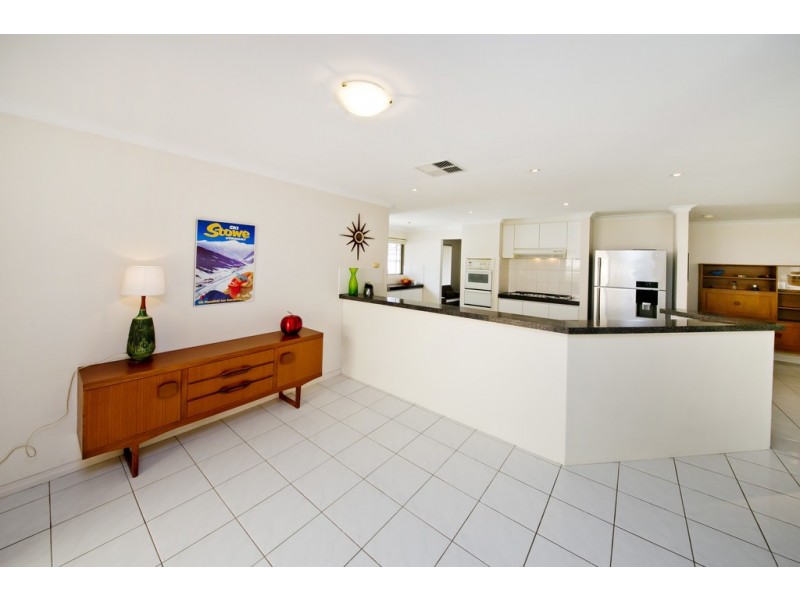 10 Longstaff Gardens, Dianella WA 6059