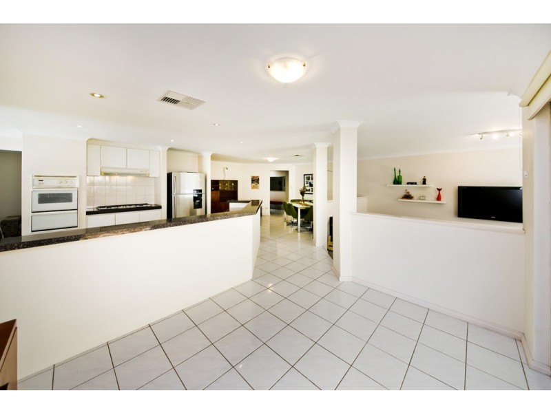 10 Longstaff Gardens, Dianella WA 6059