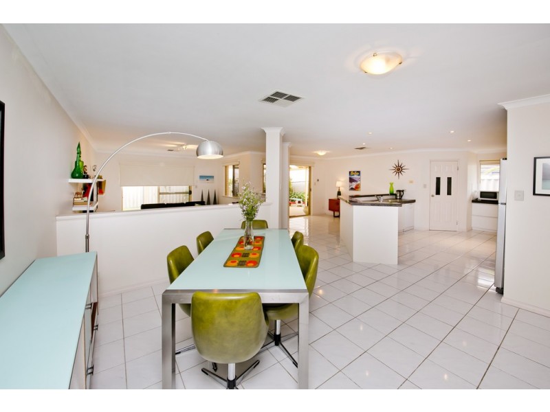 10 Longstaff Gardens, Dianella WA 6059