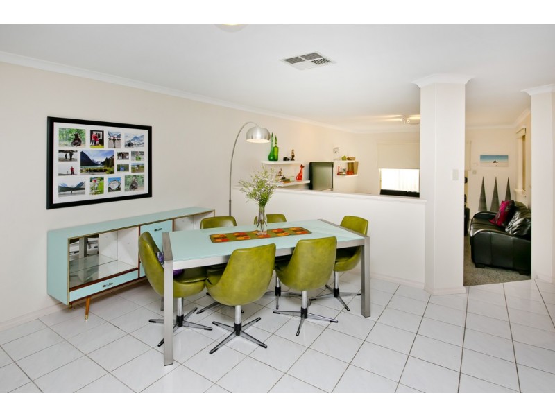 10 Longstaff Gardens, Dianella WA 6059